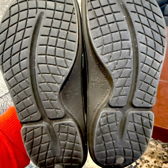 WOMEN'S OOAHH SPORT FLEX
SANDAL - MATTE BLACK
Size EU 38 
Purchased 11/24 No box - Picture 7 of 7